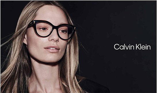 Portrait einer Dame mit Calvin Klein Brille